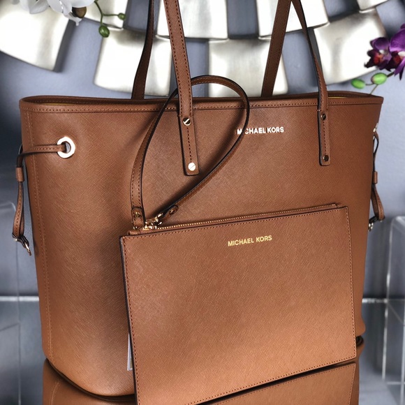 Michael Kors Reversible Large Tote & Wristlet - Picture 2 of 8